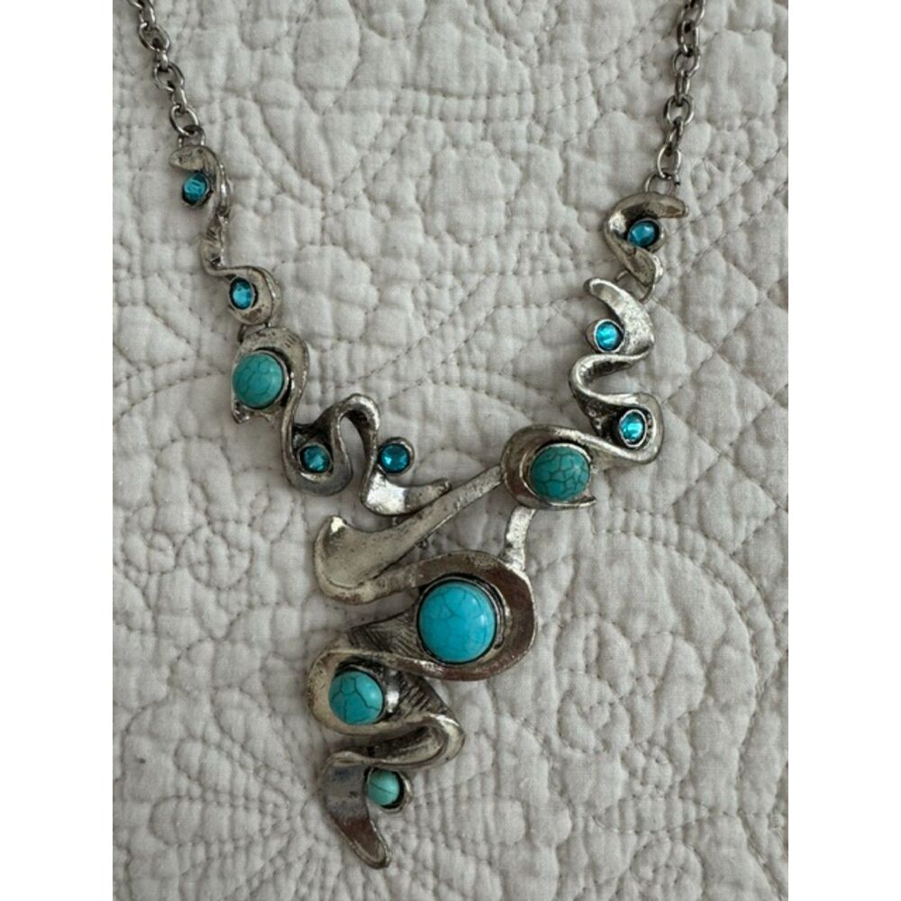 Vintage silver tone statement necklace.
